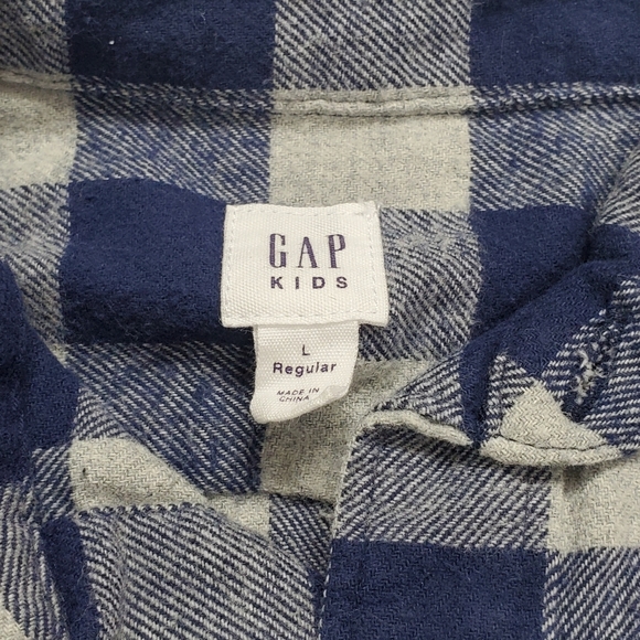 {Gap} Flannel Plaid Button Up - Picture 3 of 3